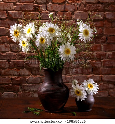 Bouquet of daisies in vases
