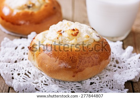 Open buns with cottage cheese (vatrushka), close up. Selective Focus (on the cottage cheese)