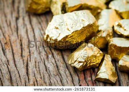 closeup pile of gold nugget on wooden table