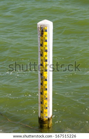 Pillars Measure water level in the reservoir