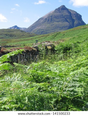 Suilven (Sula Bheinn) Scotland: One of the most distinctive mountains in Scotland. Lying in a remote area in the west of Sutherland in the Inverpolly Nature Reserve.