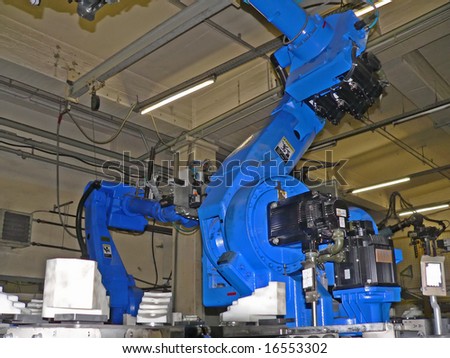 Robot in standby pose waiting for next work step in the production line.