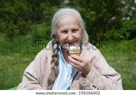 old grandmother to eat ice cream in the summer in the Park