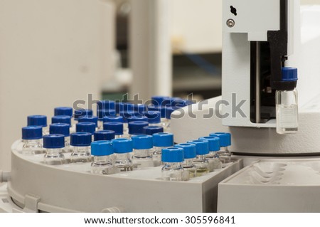 Blue cap sample vial in analysis tray