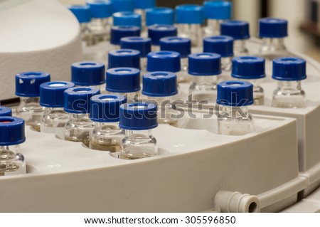Blue cap sample vial in analysis tray