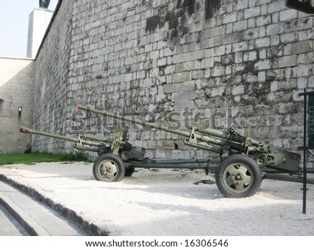 Guns on the wall in the defense of Budapest, Hungary