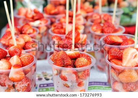 ??Strawberries sliced in plastic cup to eaten.