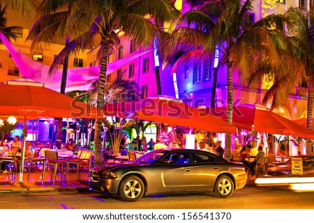 MIAMI, FL, USA, MAY 14th, 2013. Ocean Drive scene at night lights, cars and people having fun, Miami beach. La noche de Ocean Drive en Miami Beach, Florida, Estados Unidos. Taken on May 14th, 2013.