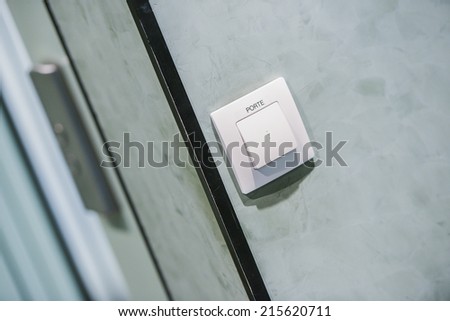 Presentation of a white light switch
