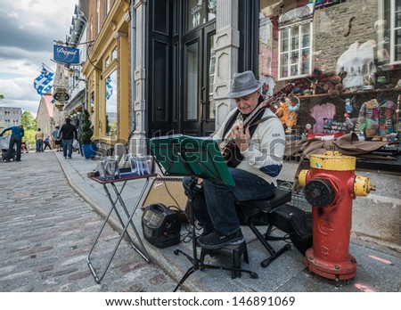 Quebec City, Quebec, Canada - July 21: Street Artist Of Quebec City Performing, In Quebec City, Quebec, Canada, On July 21, 2013. Quebec Is A French Speaking Province, With European Style Performers.