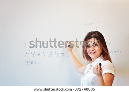 Teacher explain and write physics formula
