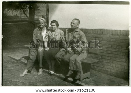 Vintage photo of family (fifties)