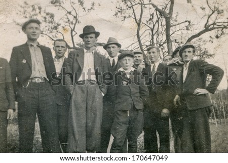 POLAND, CIRCA FORTIES - vintage photo of group of men