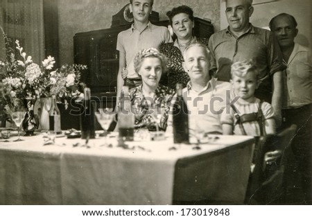 Germany, Circa Fifties - Vintage Photo Of Family Party
