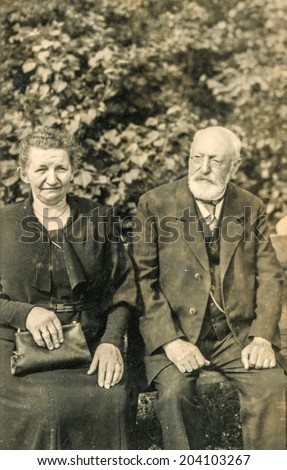 GERMANY, CIRCA THIRTIES - Vintage photo of elderly couple outdoor
