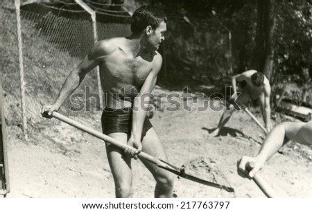 RUSSIA, CIRCA FIFTIES - Vintage photo of men shoveling