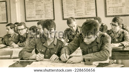 SOCZEWKA, POLAND, CIRCA SIXTIES: Young soldiers learn during a military training