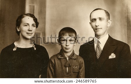GERMANY, CIRCA THIRTIES: Vintage photo of parents and little son
