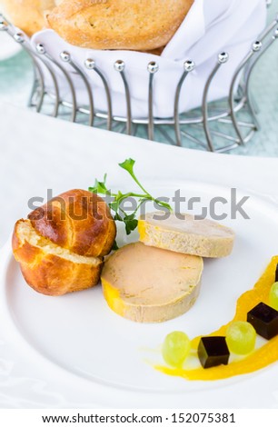 Foie gras with port wine jelly , mango confit and brioche