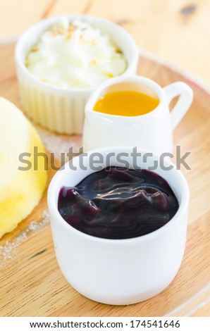 Blueberry jam topping for dessert