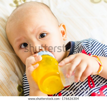 Baby eat orange juice