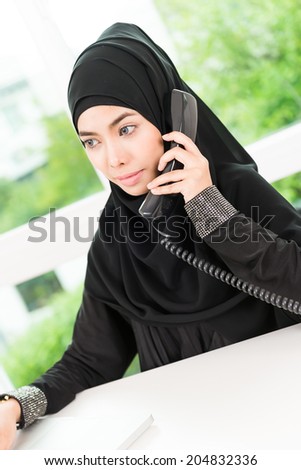 business Islam woman