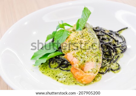 Salmon pasta spagetti