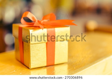 Christmas gold gift box - Vintage effect style pictures