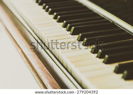 Selective focus point Piano keys - vintage filter
