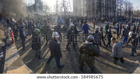 Kiev, Ukraine - February 20, 2014: Freed from government troops Evromaydan.   The smoke protesters hiding from snipers, passing stones and bottles at the devastated area to the forward position