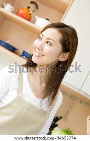 LIFESTYLE IMAGE-a woman smiling to her friend in the kitchen