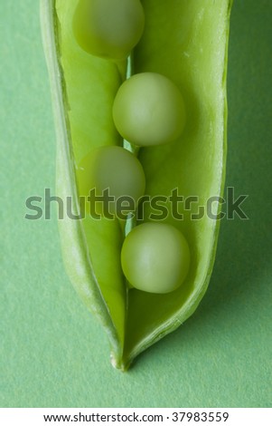 FOOD IMAGE close up shot of fresh field peas.