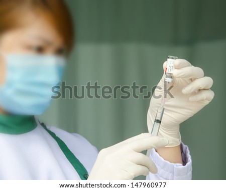 Doctor hope the syringe for Preparation to Inject