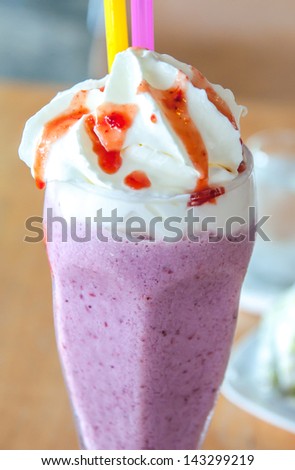 Mix berry smoothie with Whipping cream