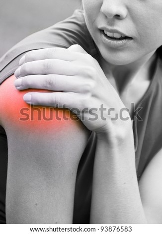 Shoulder injury - sportswoman in pain