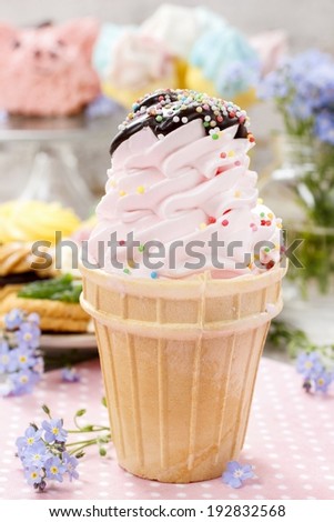 Kids party: pink ice cream cone
