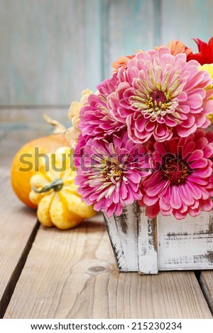 Bouquet of zinnia flowers in wooden box