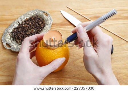How to make orange pomander ball with candle step by step tutorial How to make orange pomander ball with candle step by step tutorial