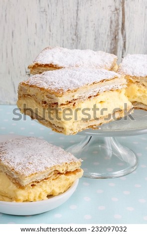 A Polish cream pie made of two layers of puff pastry, filled with whipped cream. The favourite dessert of pope John Paul II.