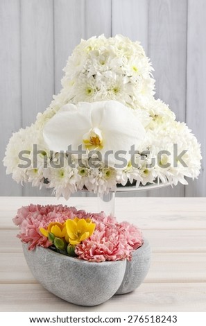 Wedding table decorations made of carnations, hydrangeas and chrysanthemums
