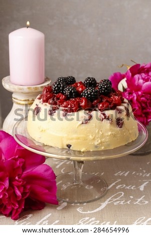 Cherry and blackberry cheesecake