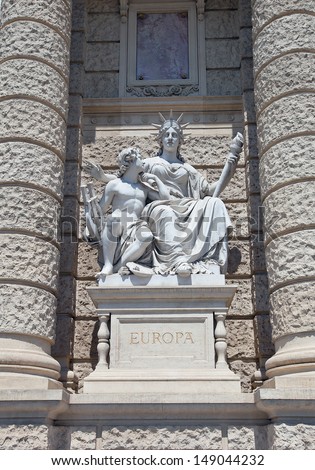 Allegorical statue of America and Australia on the facade of Museum of Natural History of Vienna (Naturhistorisches Museum Wien, circa 1889). Vienna, Austria