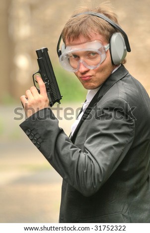 Male agent with gun in the backyard