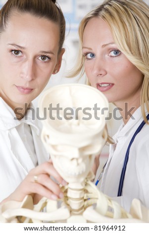 two women medicine students with skeleton