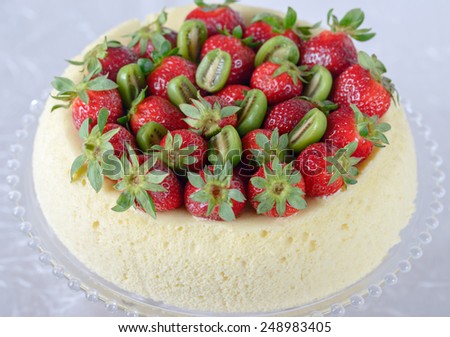 Japanese Cheesecake (Souffle Cheesecake) decorated strawberry and baby kiwi