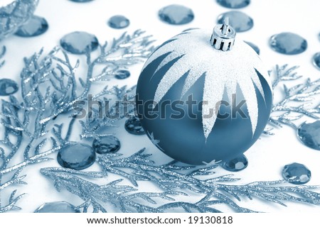 Round glass sphere for an ornament
