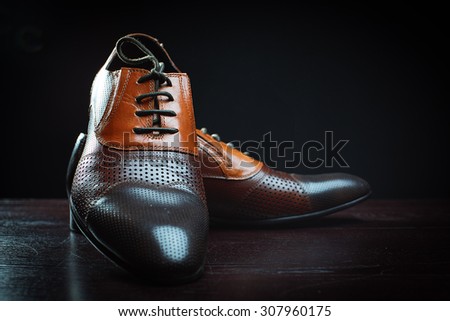 Fashionable leather shoes for men