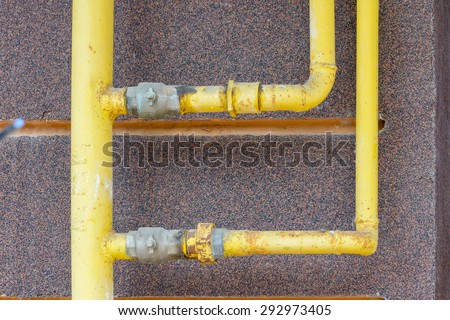 A yellow gas tube outside of a house to canalize the soft energy at home.