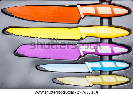 an set of knives in an plastic case