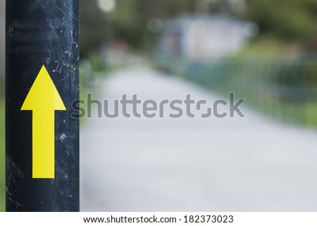 yellow arrow indicating the direction to follow , saturation